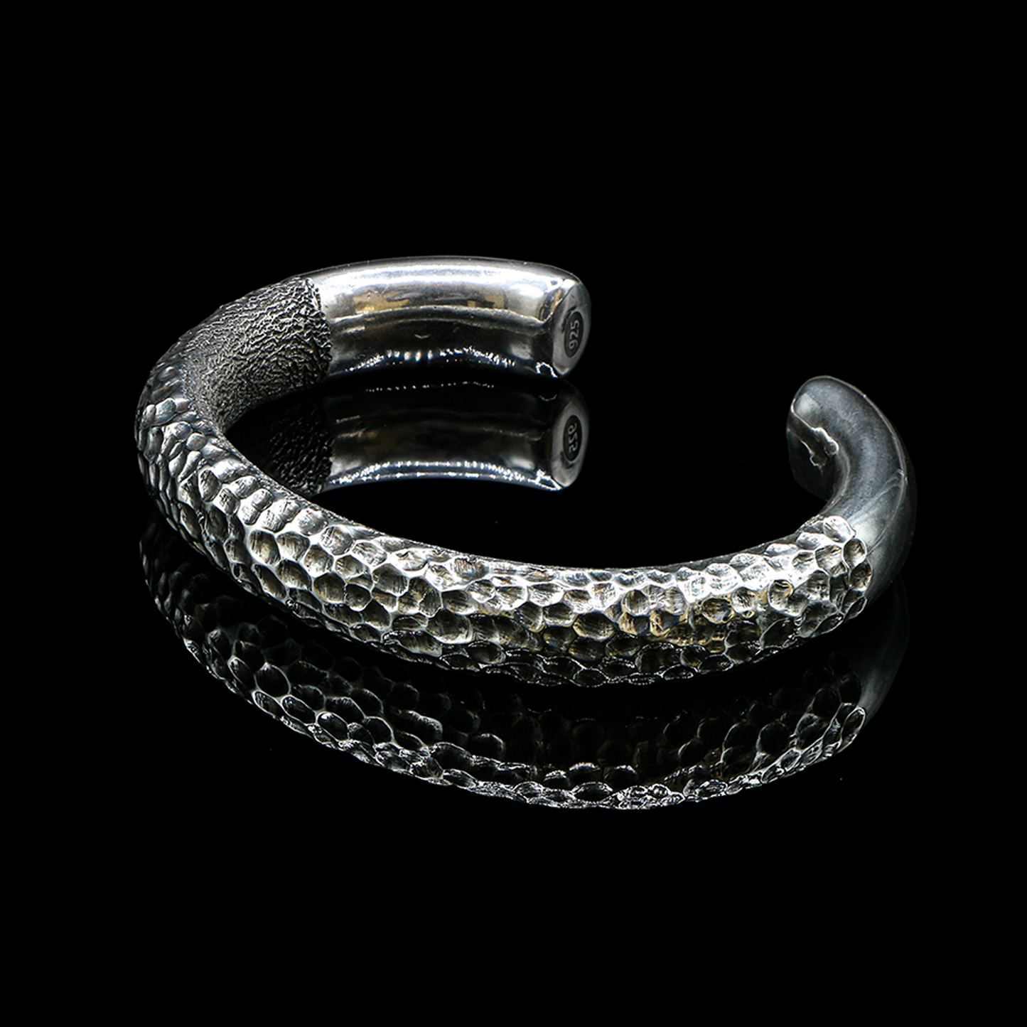 BRAVARO Divot and Stippled Cuff
