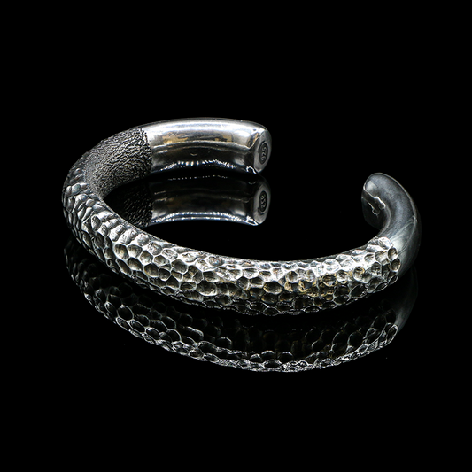 BRAVARO Divot and Stippled Cuff